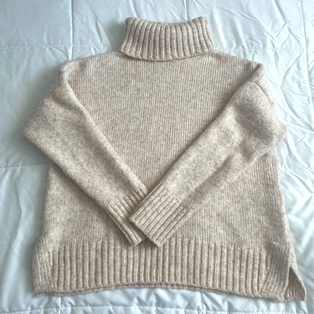 Banana Republic Turtle Neck sweater